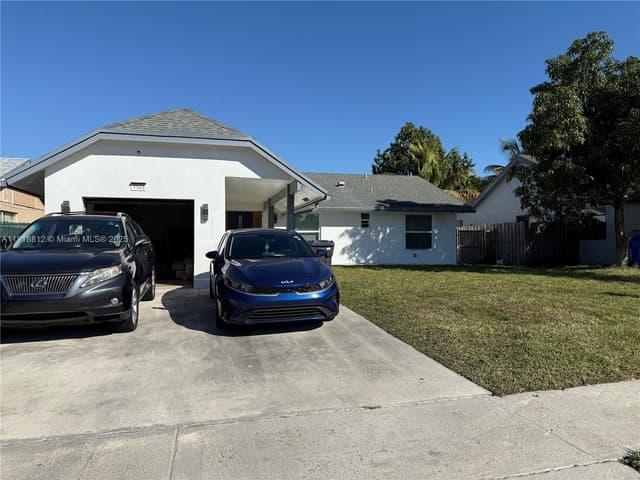 7523 SW 7th Pl, North Lauderdale FL 33068 - North Lauderdale, FL - Photo 2