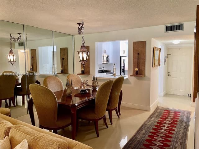 8592 W Sunrise Blvd # 111, Plantation FL 33322 - Plantation, FL - Photo 2