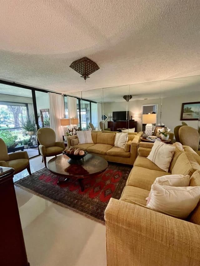 8592 W Sunrise Blvd # 111, Plantation FL 33322 - Plantation, FL - Photo 4