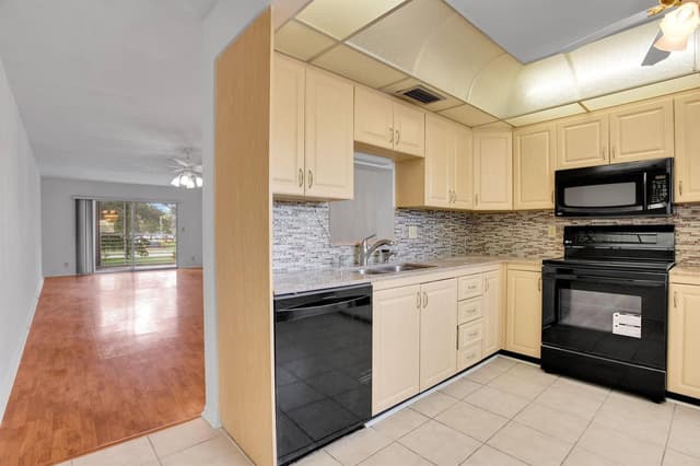 2006 Granada Drive # N2, Coconut Creek FL 33066 - Coconut Creek, FL - Photo 2