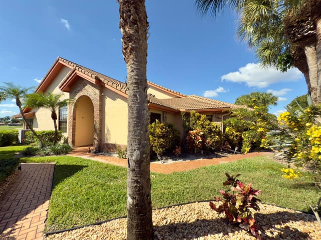 8491 Heather Place, Boynton Beach FL 33472 - Boynton Beach, FL - Photo 3
