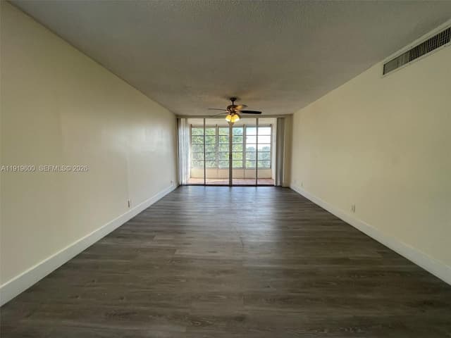 9471 Evergreen Pl # 401, Davie FL 33324 - Davie, FL - Photo 5