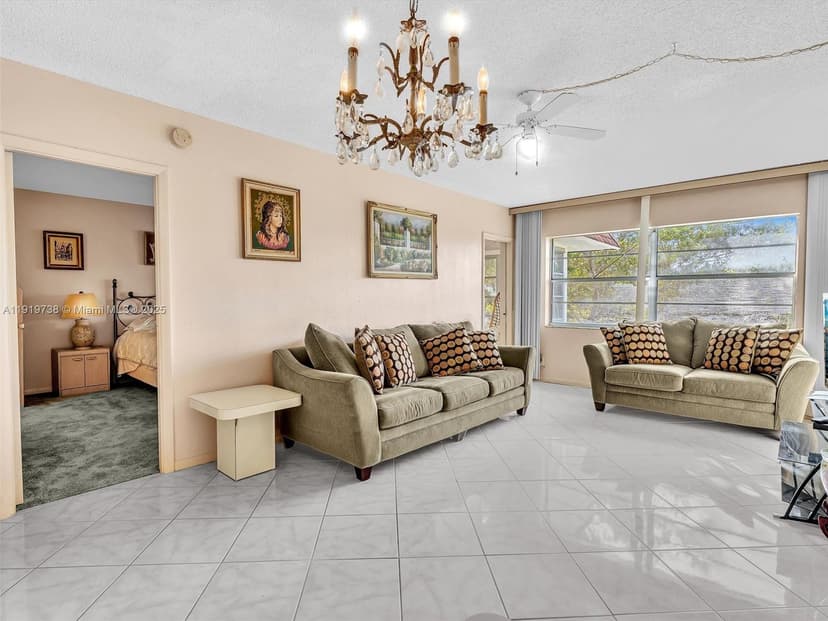5102 NW 36th St # 607, Lauderdale Lakes FL 33319