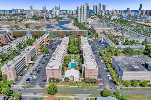 180 NE 12th Ave # 12E, Hallandale Beach FL 33009 - Hallandale Beach, FL - Photo 2