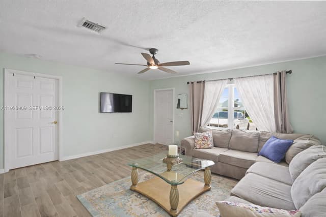 142 NW 10th Ct, Boynton Beach FL 33426 - Boynton Beach, FL - Photo 5