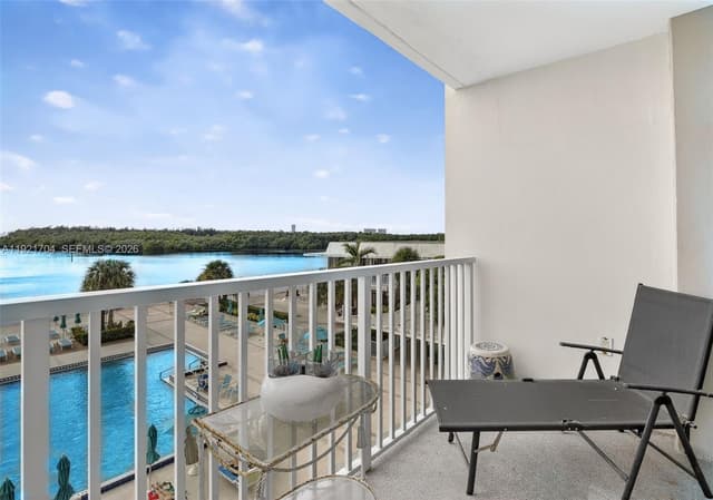 300 Bayview Dr # 308, Sunny Isles Beach FL 33160 - Sunny Isles Beach, FL - Photo 4