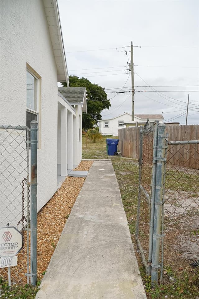 908 W 5th Street, Riviera Beach FL 33404 - Riviera Beach, FL - Photo 7