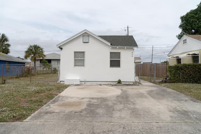 908 W 5th Street, Riviera Beach FL 33404 - Riviera Beach, FL - Photo 3