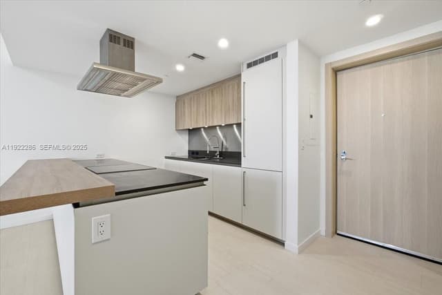 1000 Brickell Plz # 3211, Miami FL 33131 - Miami, FL - Photo 4