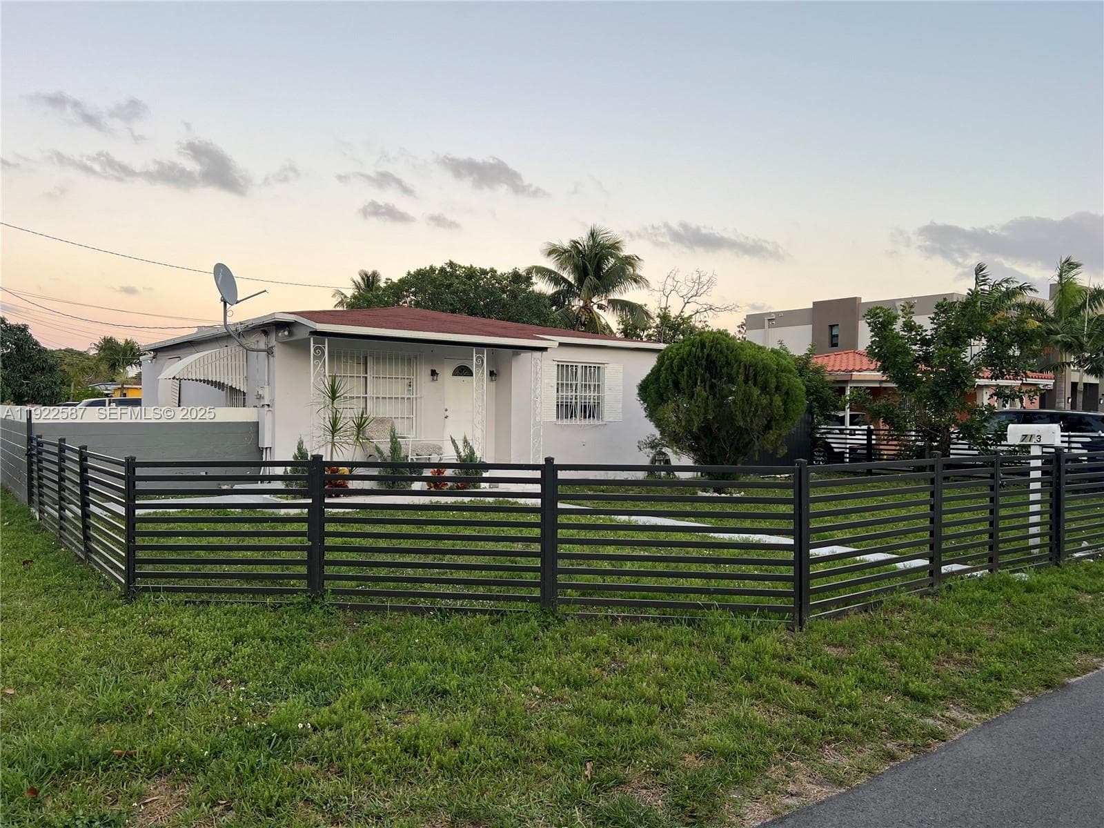 713 SW 7th Ave, Hallandale Beach FL 33009
