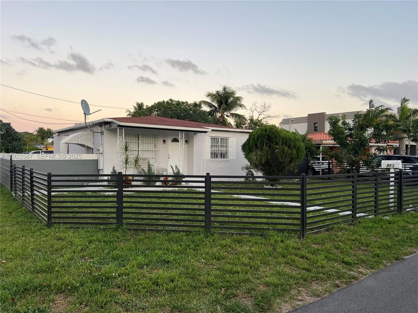713 SW 7th Ave, Hallandale Beach FL 33009
