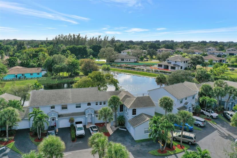 4852 Grapevine Way, Davie FL 33331