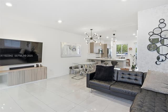 6420 NW 102nd Path # 110, Doral FL 33178 - Doral, FL - Photo 2