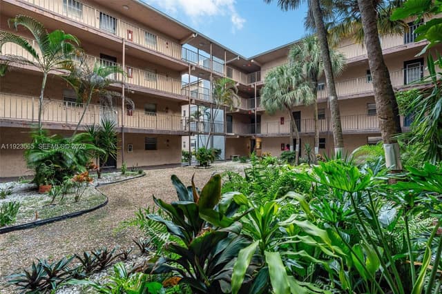 2840 Somerset Dr # 207M, Lauderdale Lakes FL 33311 - Lauderdale Lakes, FL - Photo 2