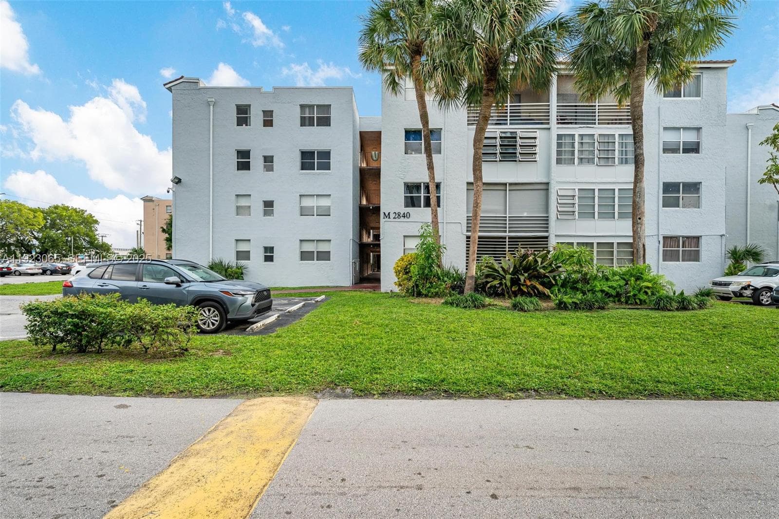 2840 Somerset Dr # 207M, Lauderdale Lakes FL 33311 - Lauderdale Lakes, FL - Photo 1