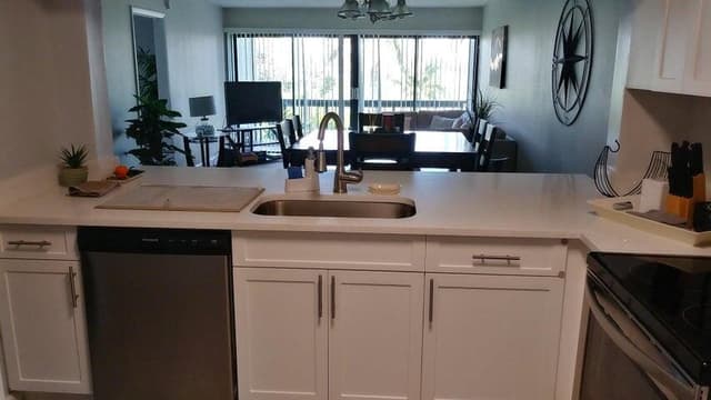 3050 Presidential Way # 206, West Palm Beach FL 33401 - West Palm Beach, FL - Photo 4