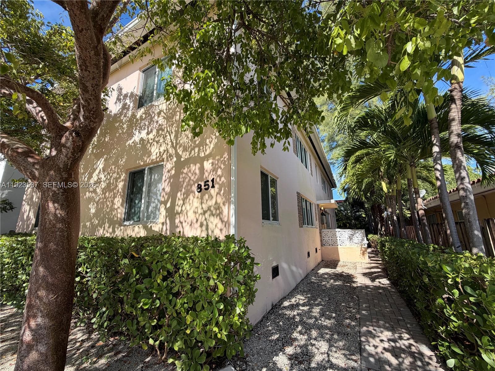 851 80th St, Miami Beach FL 33141