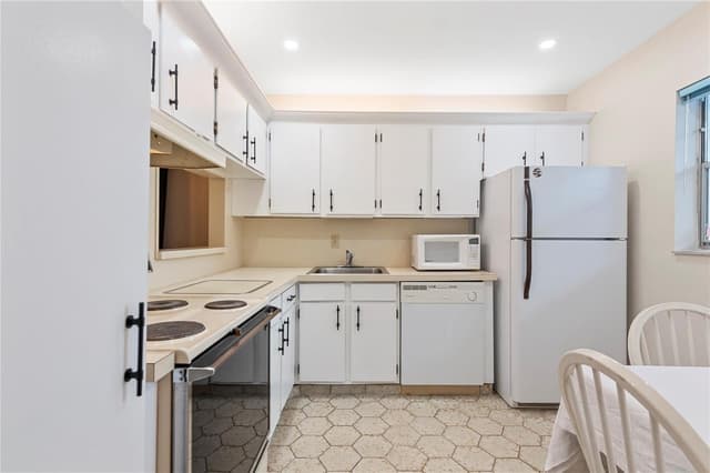3150 Holiday Springs Boulevard # 308, Margate FL 33063 - Margate, FL - Photo 2