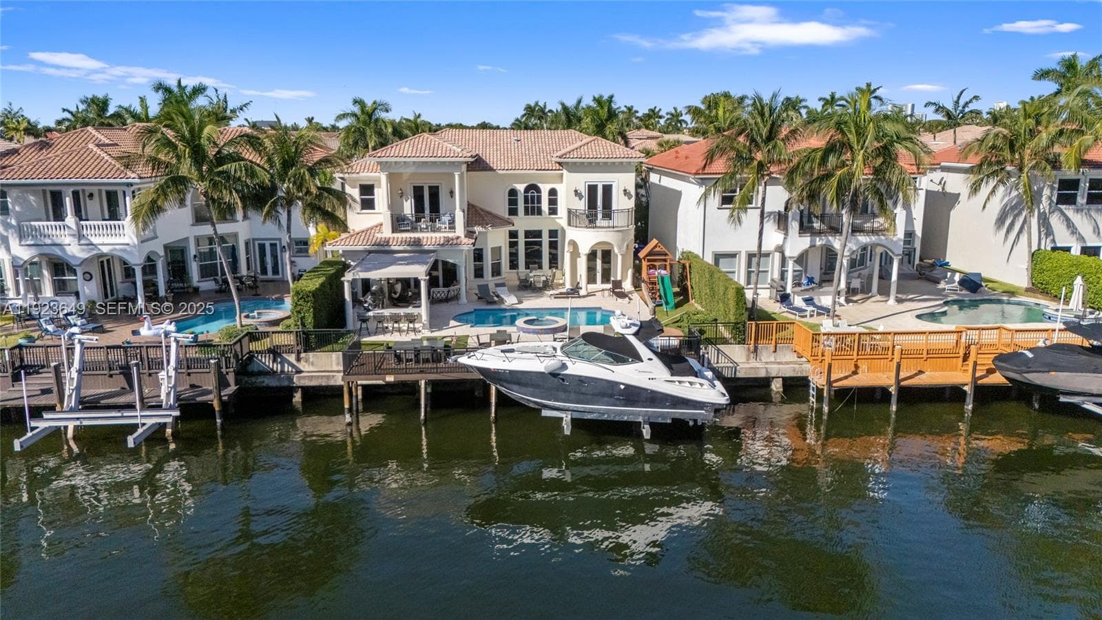 1555 Windjammer Way, Hollywood FL 33019 - Hollywood, FL - Photo 1