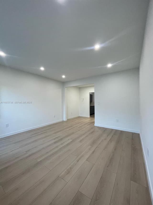544 Michigan Ave # 10, Miami Beach FL 33139 - Miami Beach, FL - Photo 2