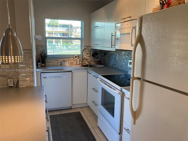 5300 Washington St # N117, Hollywood FL 33021 - Hollywood, FL - Photo 7