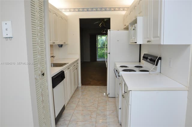 13000 SW 15th Ct # 411U, Pembroke Pines FL 33027 - Pembroke Pines, FL - Photo 3