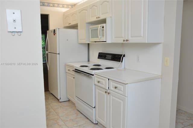 13000 SW 15th Ct # 411U, Pembroke Pines FL 33027 - Pembroke Pines, FL - Photo 5