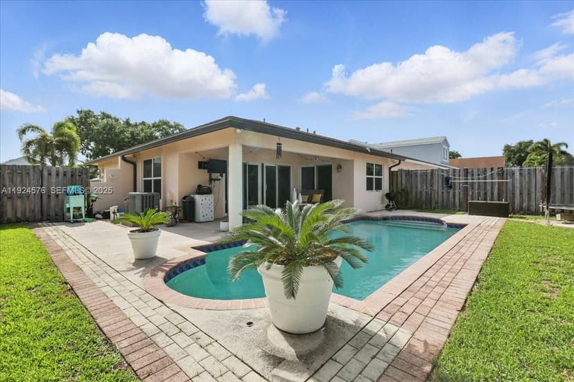 5874 SW 97th Ter, Cooper City FL 33328