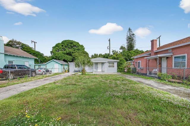 621 50th Street, West Palm Beach FL 33407 - West Palm Beach, FL - Photo 2