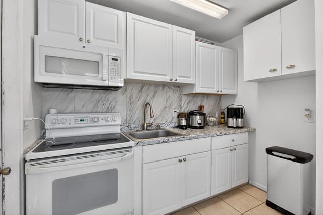 621 50th Street, West Palm Beach FL 33407 - West Palm Beach, FL - Photo 7