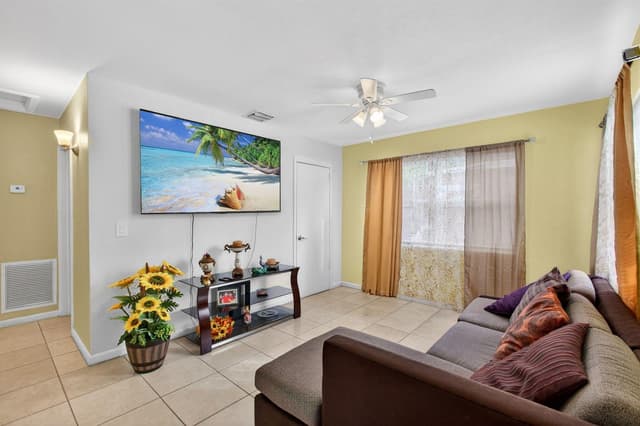 621 50th Street, West Palm Beach FL 33407 - West Palm Beach, FL - Photo 4