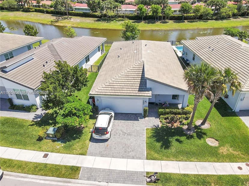 4242 Rosa Dr, Deerfield Beach FL 33064