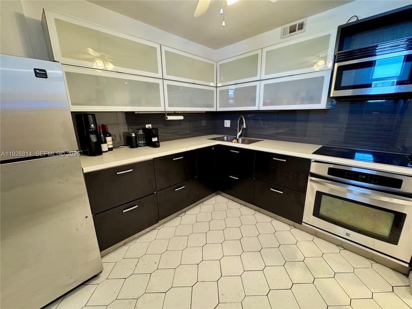3660 NE 166th St # 812, North Miami Beach FL 33160