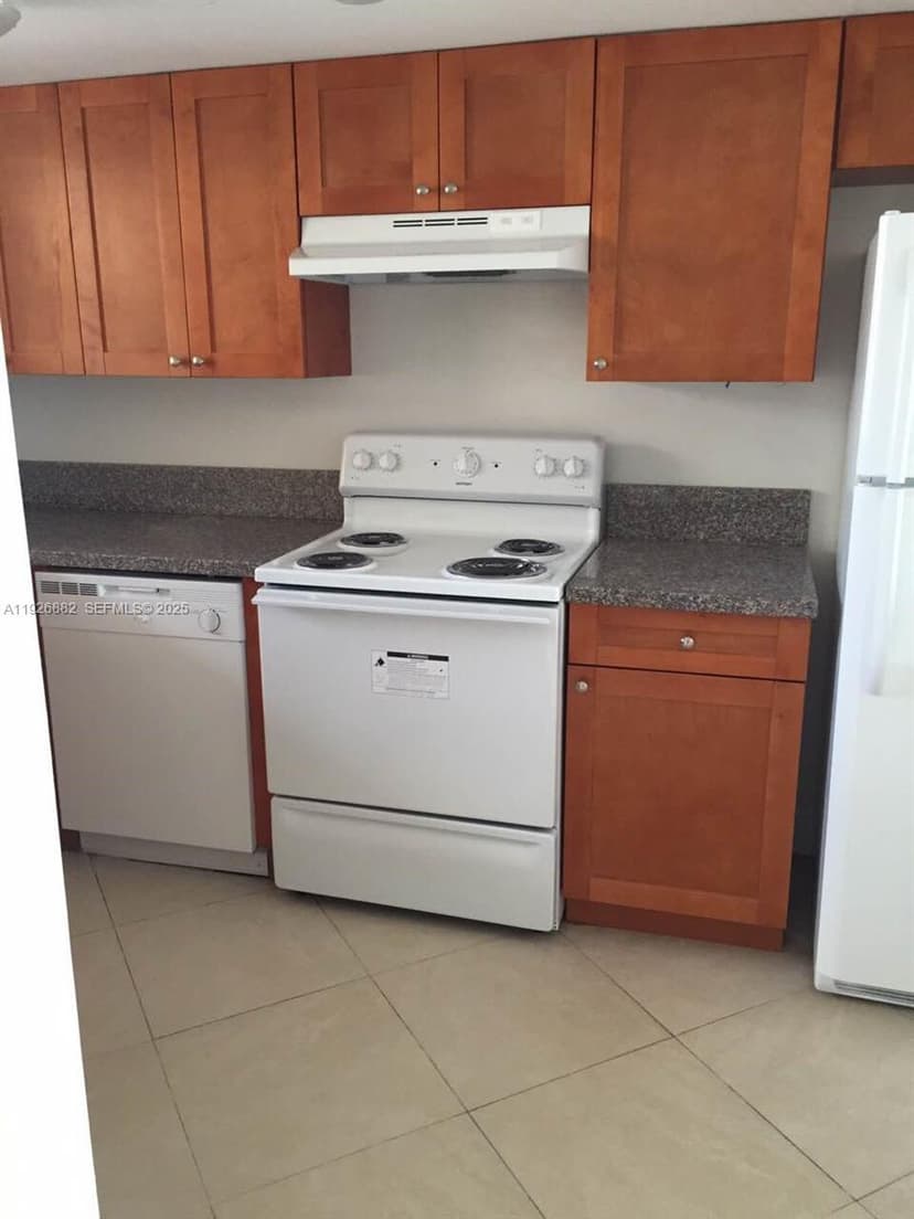 9375 Fontainebleau Blvd # L423, Miami FL 33172