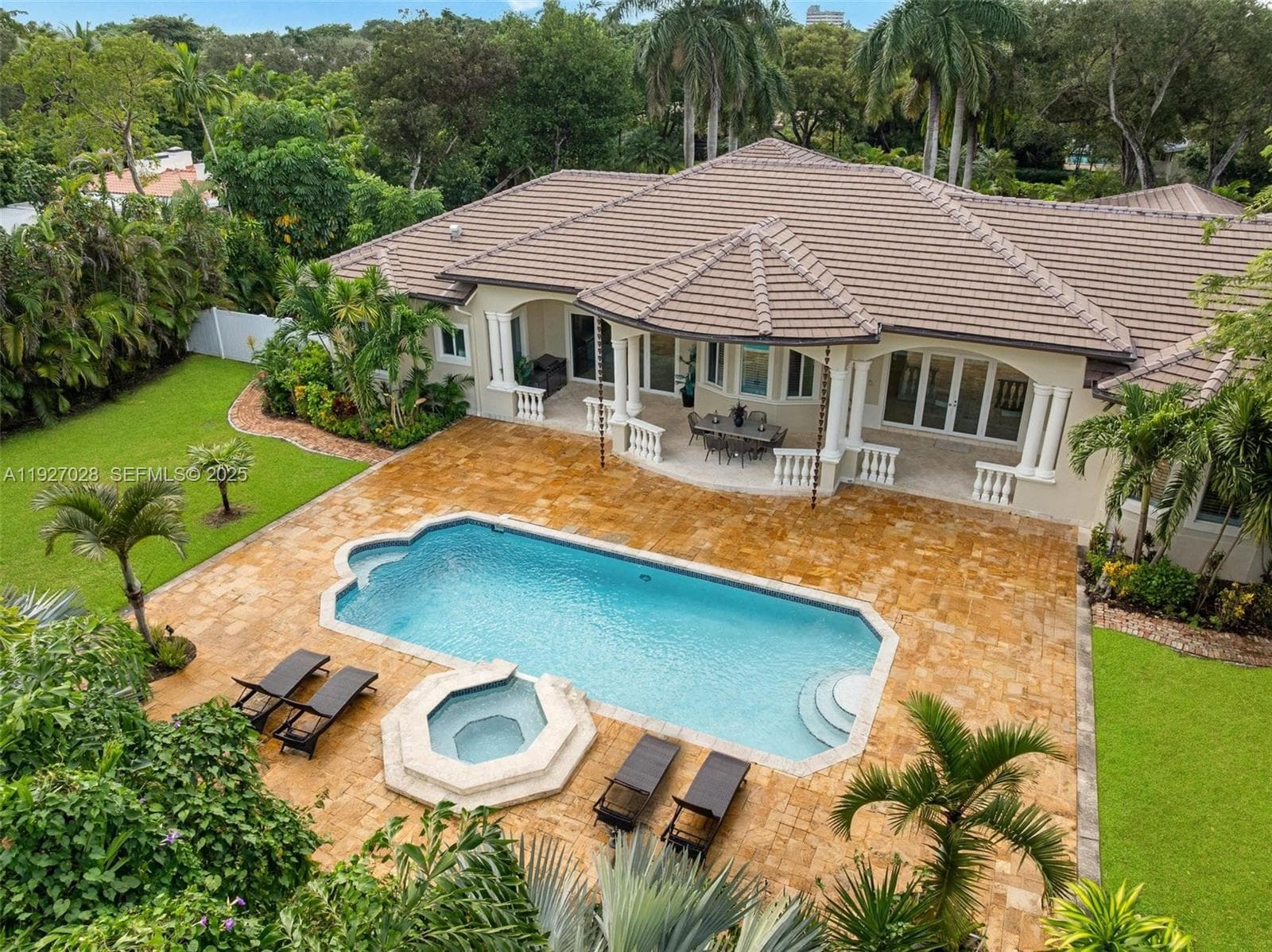6890 SW 94th St, Pinecrest FL 33156