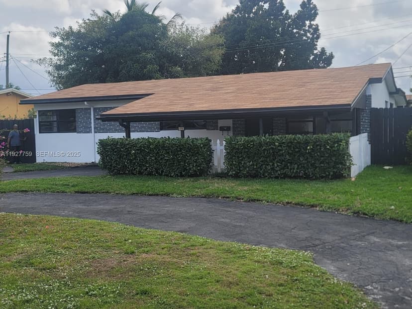 6750 Allen St, Hollywood FL 33024