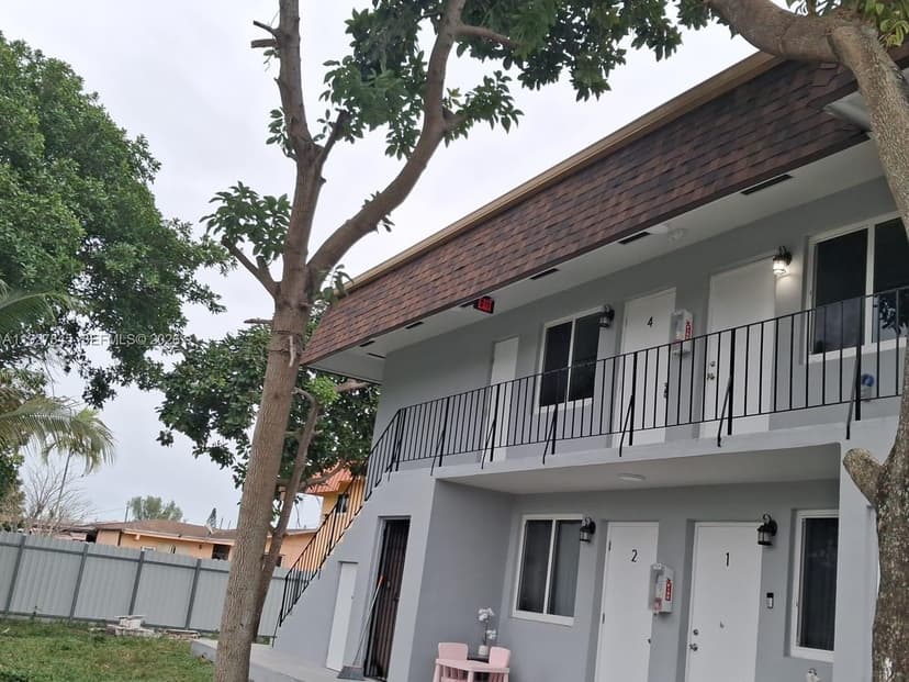 2155 SW 72nd Ave, Miami FL 33155