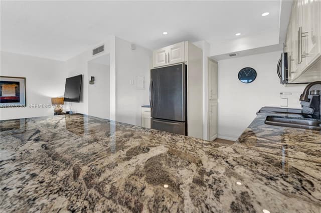200 Diplomat Pkwy # 729, Hallandale Beach FL 33009 - Hallandale Beach, FL - Photo 5