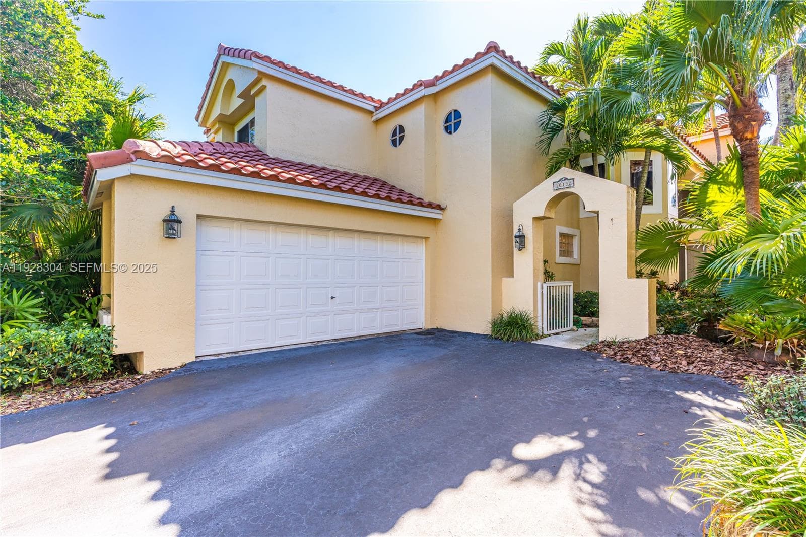 10132 NW 4th St, Plantation FL 33324