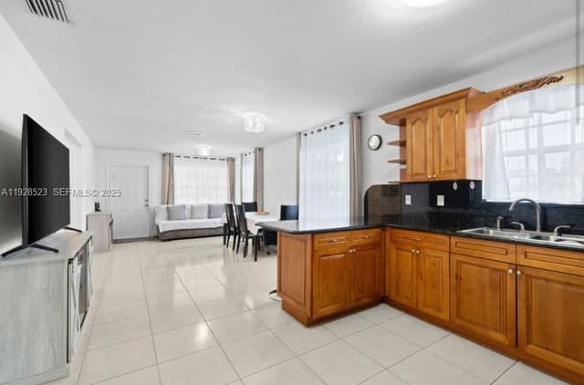 701 NE 6th St, Hallandale Beach FL 33009 - Hallandale Beach, FL - Photo 5