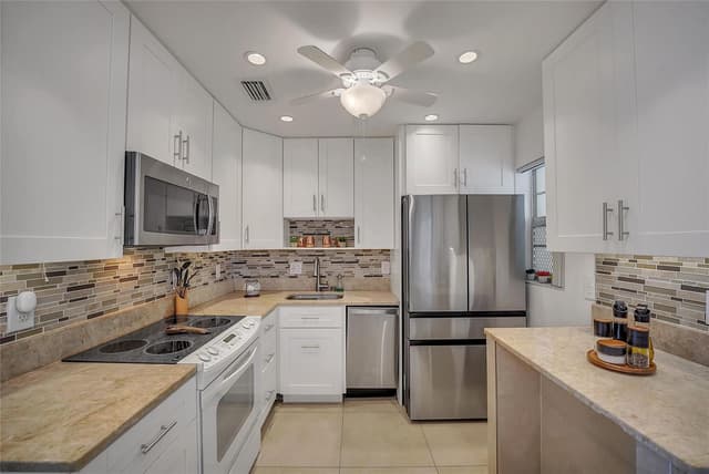 700 Layne Boulevard # 301, Hallandale Beach FL 33009 - Hallandale Beach, FL - Photo 2