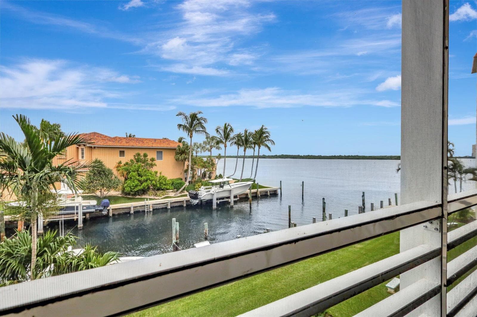 105 Paradise Harbour Boulevard # 307, North Palm Beach FL 33408