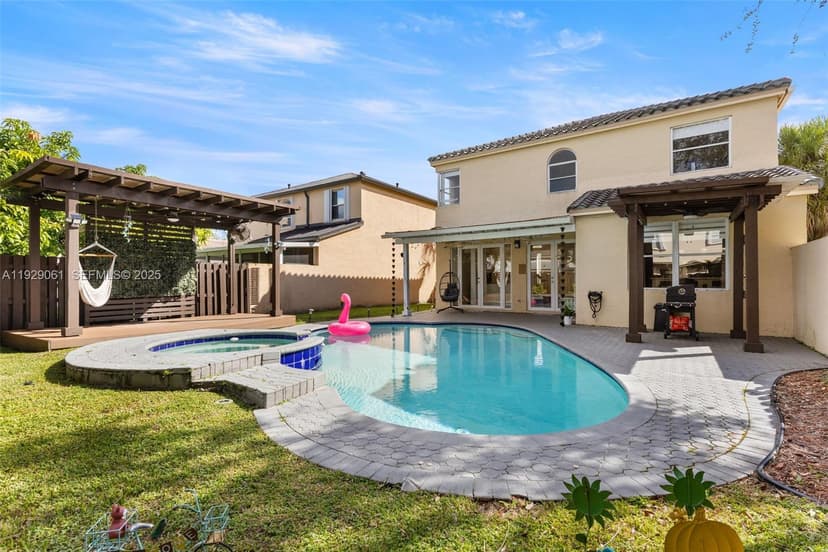 574 NW 159th Ave, Pembroke Pines FL 33028