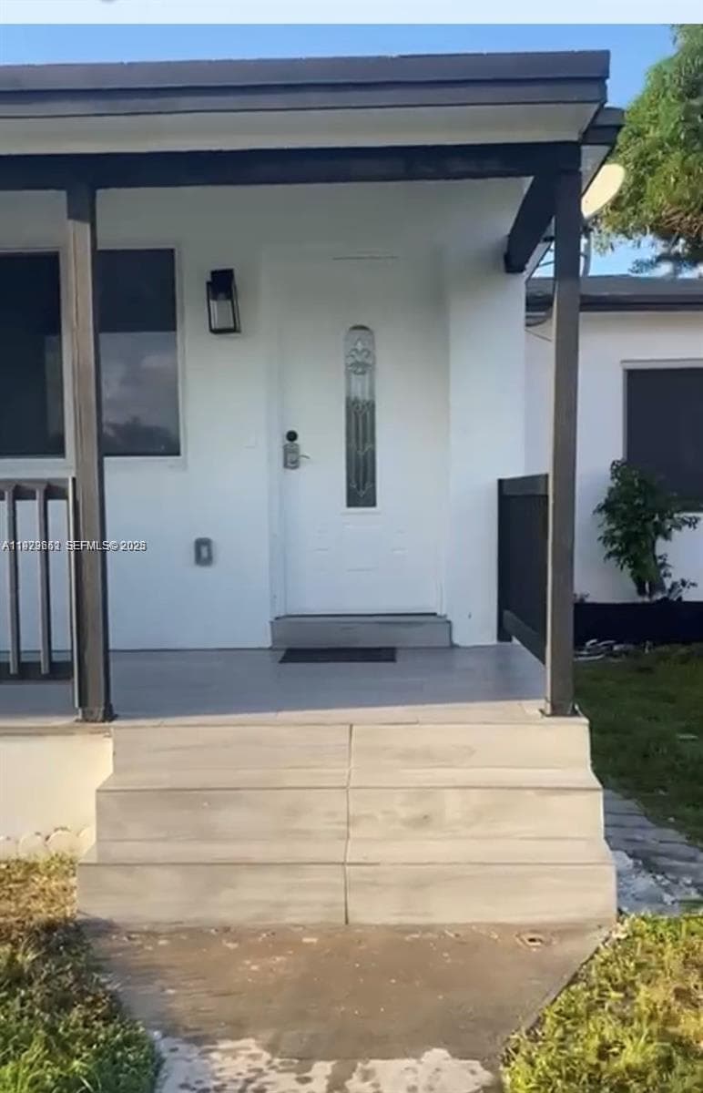 3085 NW 51st St, Miami FL 33142