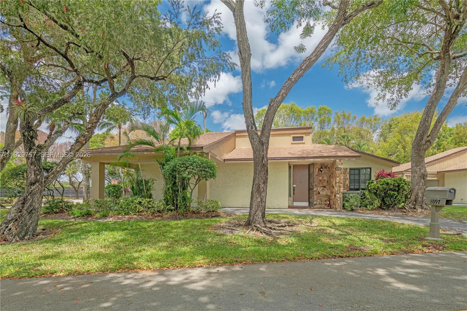 8097 Royal Palm Cir, Tamarac FL 33321 - Tamarac, FL - Photo 1