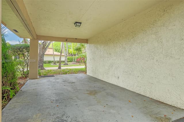 8097 Royal Palm Cir, Tamarac FL 33321 - Tamarac, FL - Photo 4
