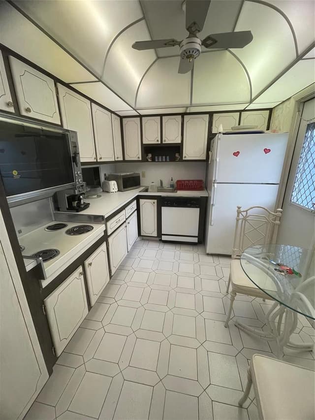 604 NE 2nd Street # 231, Dania Beach FL 33004 - Dania Beach, FL - Photo 2