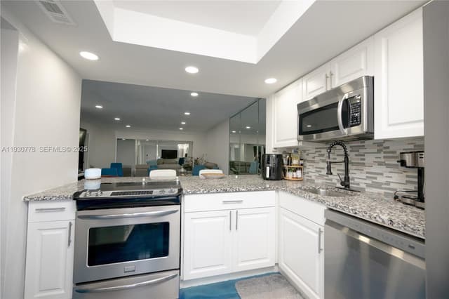 1551 NE Miami Gardens Dr # 225, Miami FL 33179 - Miami, FL - Photo 3