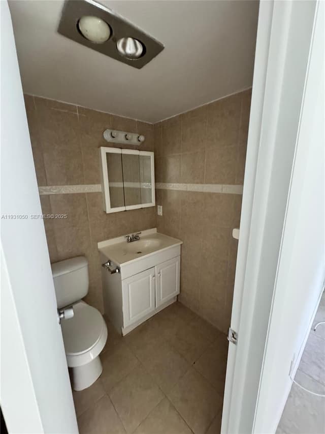 18 Hastings B # 18, West Palm Beach FL 33417 - West Palm Beach, FL - Photo 2