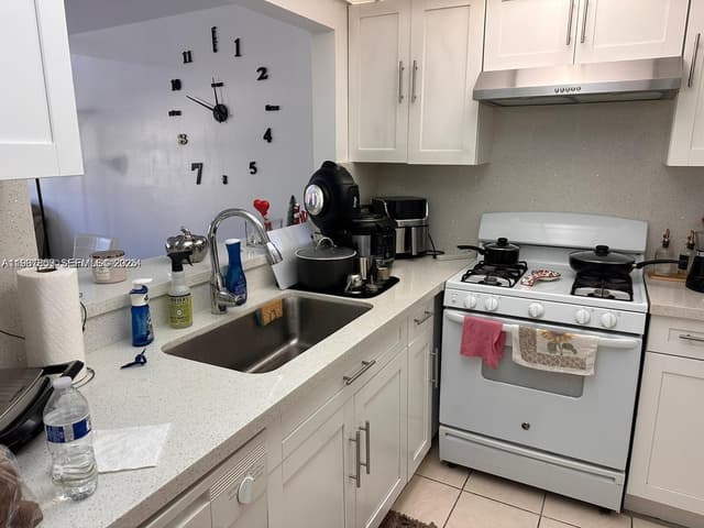 18101 NW 68th Ave # C202, Hialeah FL 33015 - Hialeah, FL - Photo 2